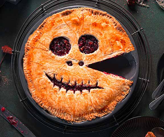 Halloween cranberry pie
